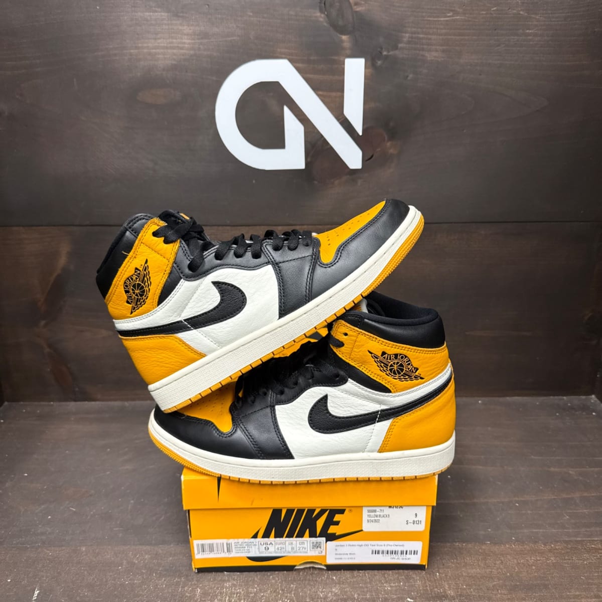 Jordan 1 Retro High OG Taxi Size 9 (Pre-Owned) - front