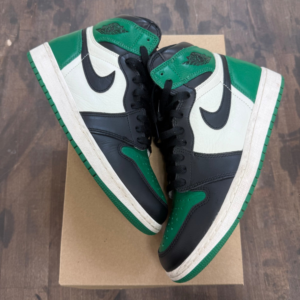 Jordan 1 Retro High Pine Green Size 8.5 (Pre-Owned) - Image 1