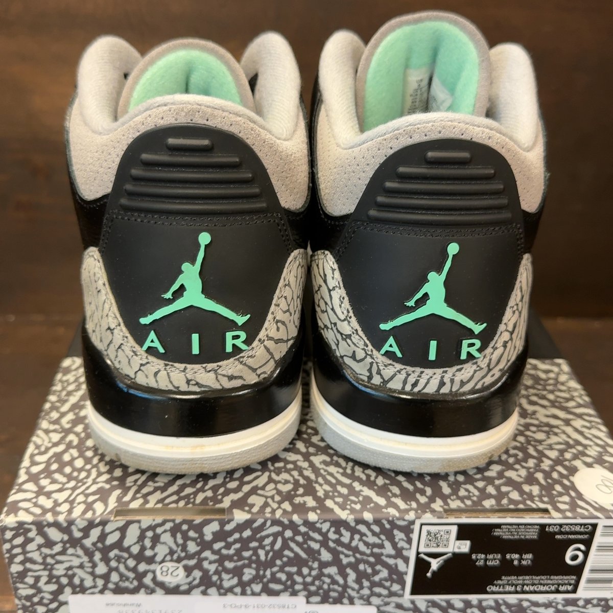 Jordan 3 Retro Green Glow Size 9 (Pre-Owned) - aux