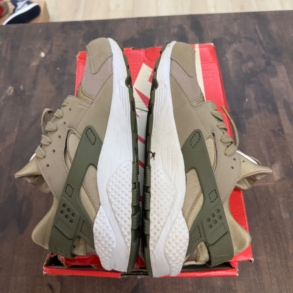 Khaki Nike Air Trainer Huarache Size 10.5 (Pre-Owned) - Image 4