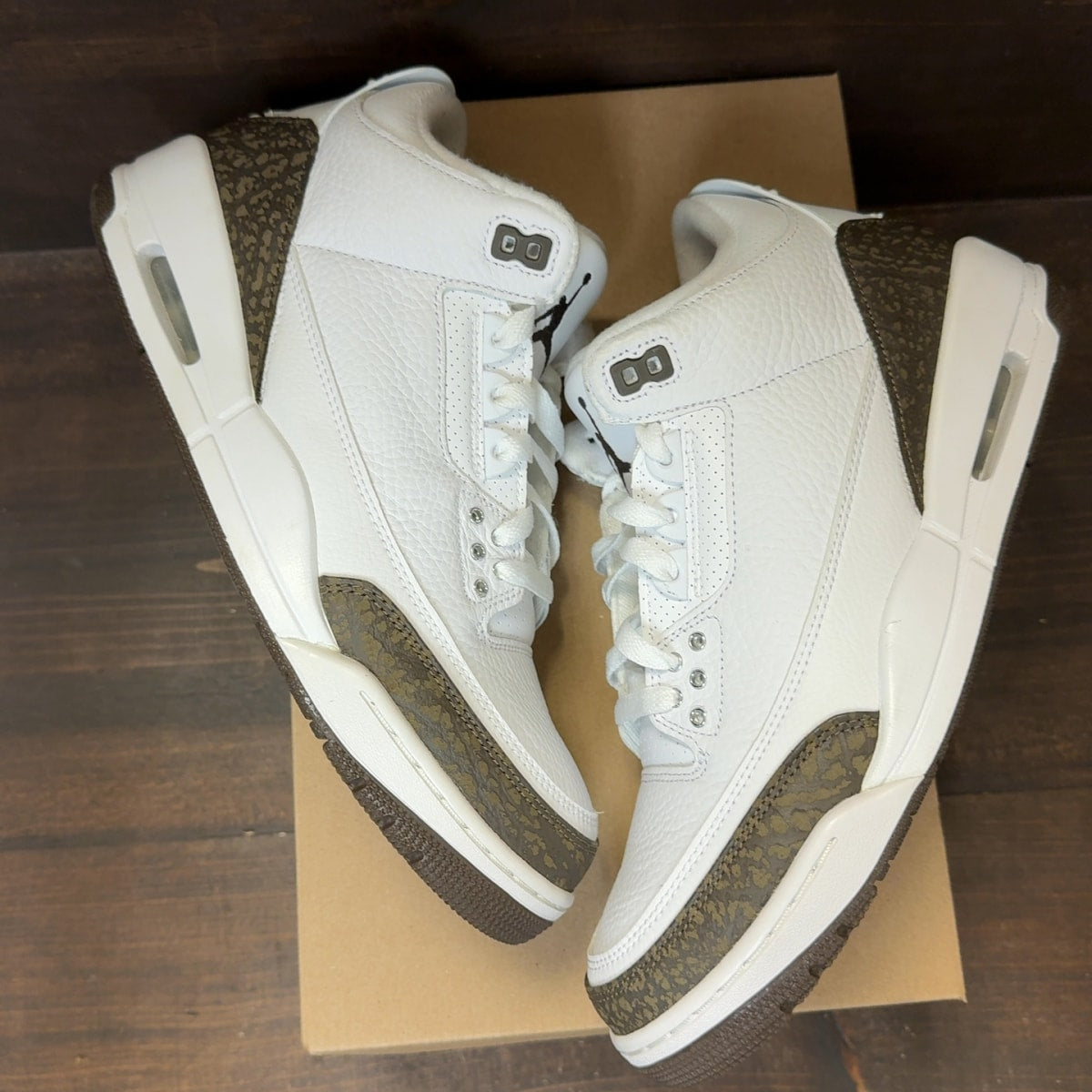 Jordan 3 Retro Mocha (2018) Size 9.5 (Pre-Owned) - Image 2