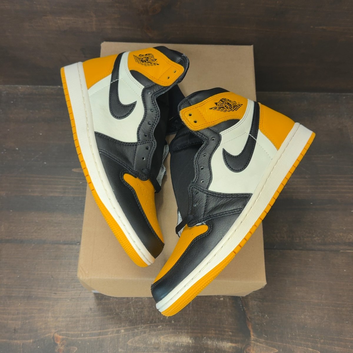 Jordan 1 Retro High OG Taxi Size 8.5 (Pre-Owned) - back