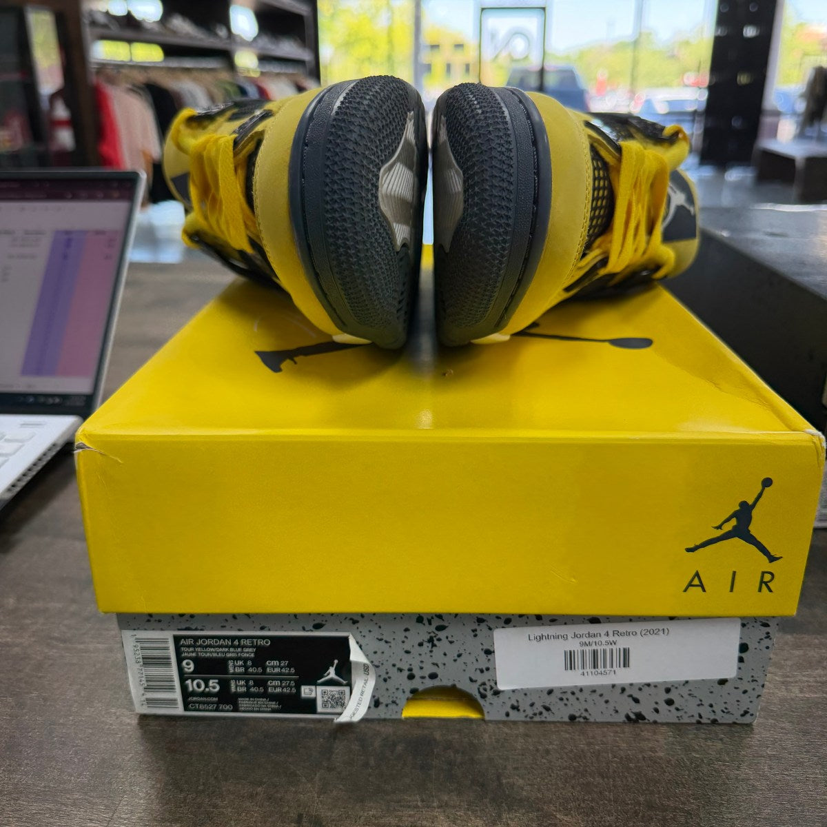 Jordan 4 Retro Lightning (2021) - Image 6