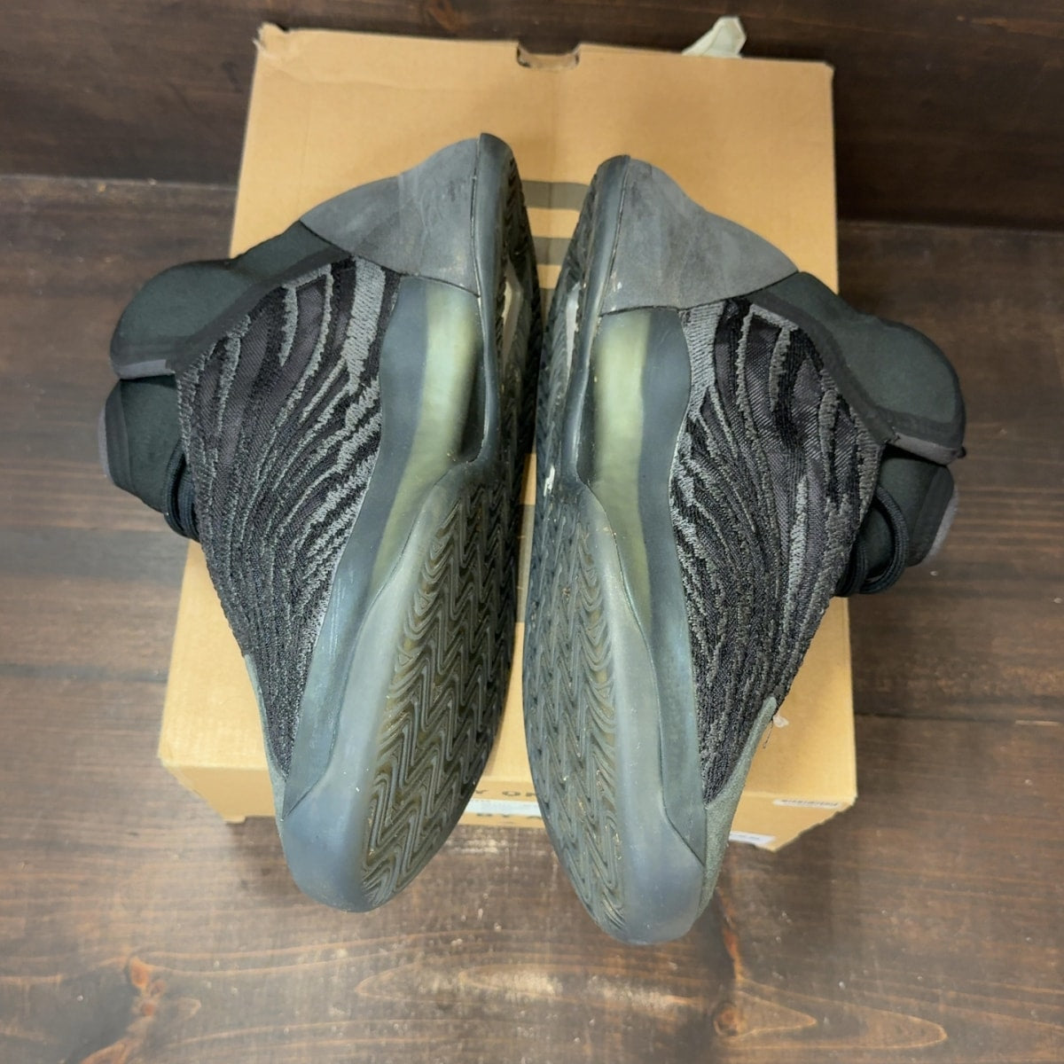 adidas Yeezy QNTM Onyx Size 9 (Pre-Owned) - aux