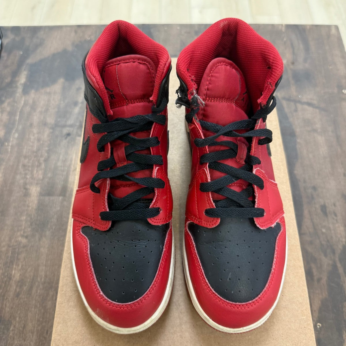 Jordan 1 Mid Reverse Bred (2021) (GS) Size 7Y (Pre-Owned) - Image 2
