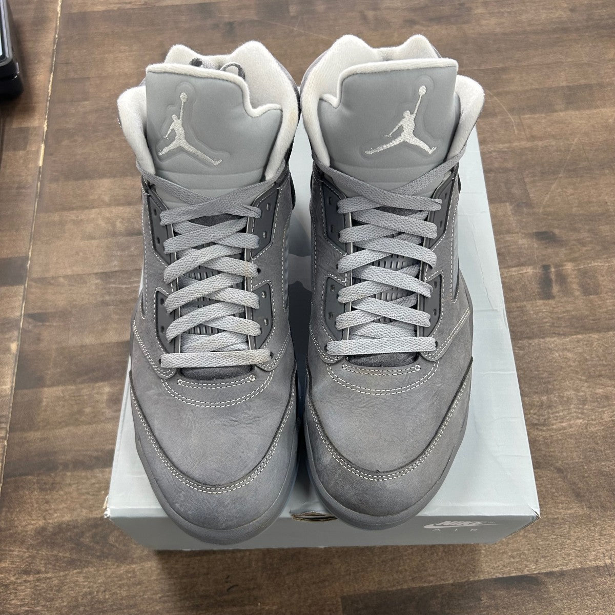 Jordan 5 Retro Wolf Grey (2026) Size 11 (Pre-Owned) - Image 2
