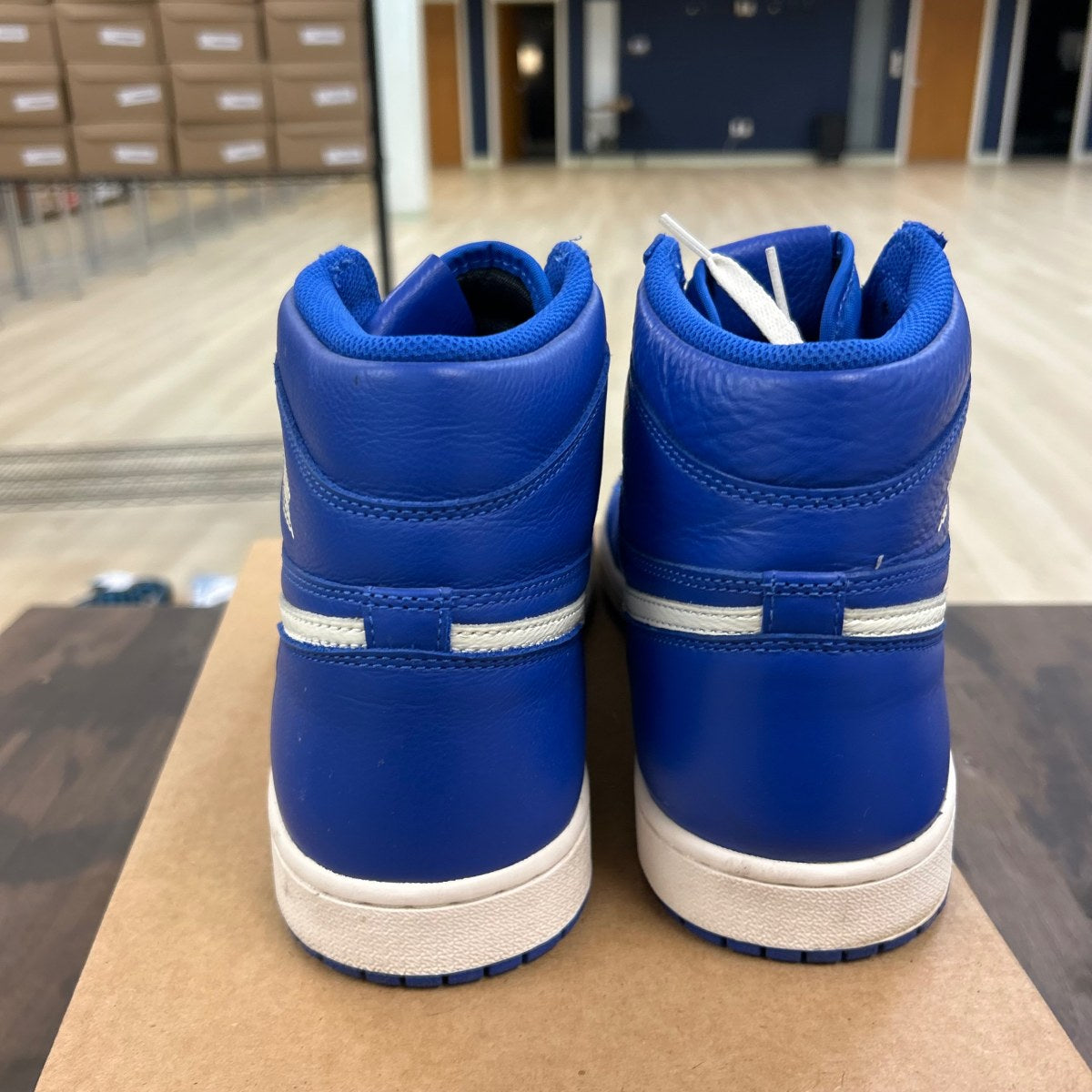 Jordan 1 Retro High Hyper Royal Size 11 (Pre-Owned) - Image 4
