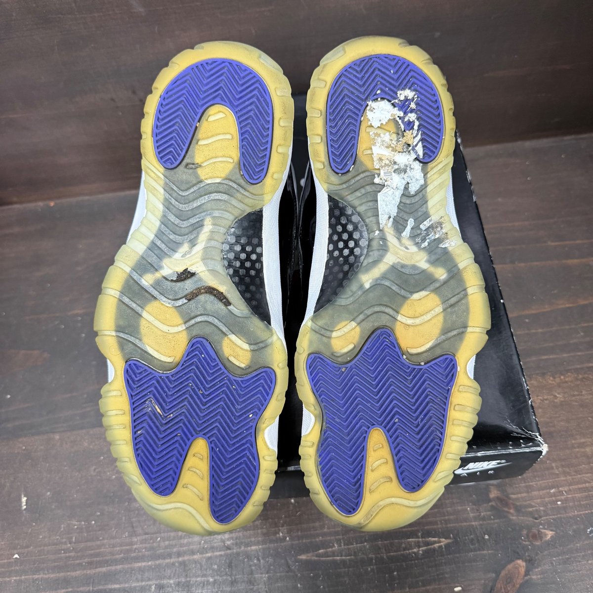 Jordan 11 Retro Concord (2018) Size 10 (Pre-Owned) - box