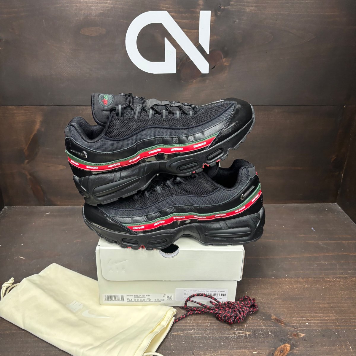 Nike Air Max 95 SP Undefeated Black Size 10.5 (Pre-Owned) - front