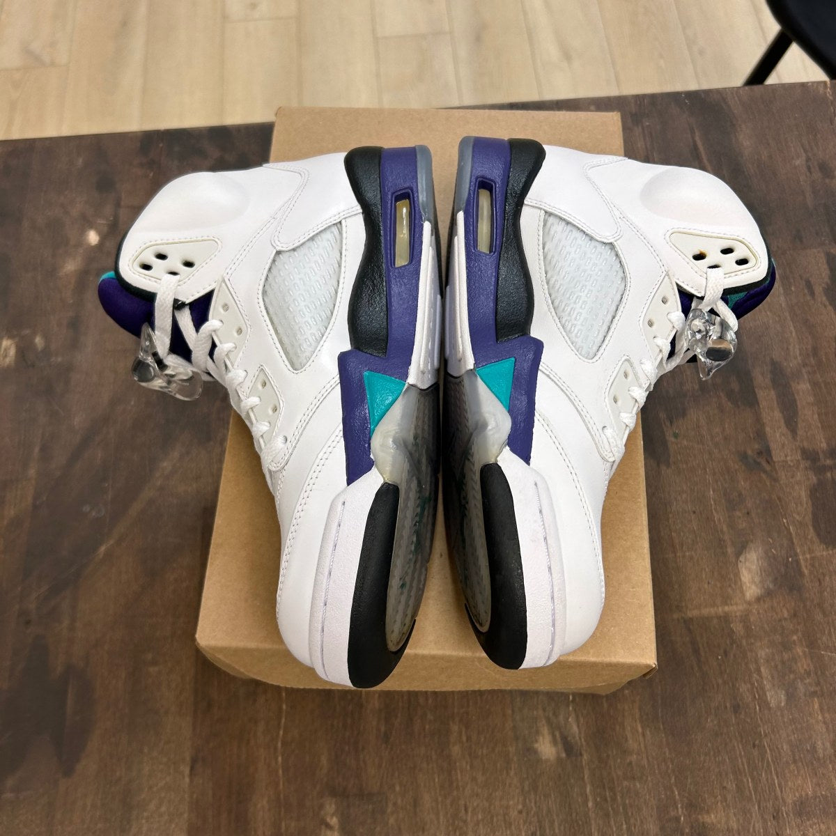 Jordan 5 Retro Grape (2013) Size 9 (Pre-Owned) - Image 3