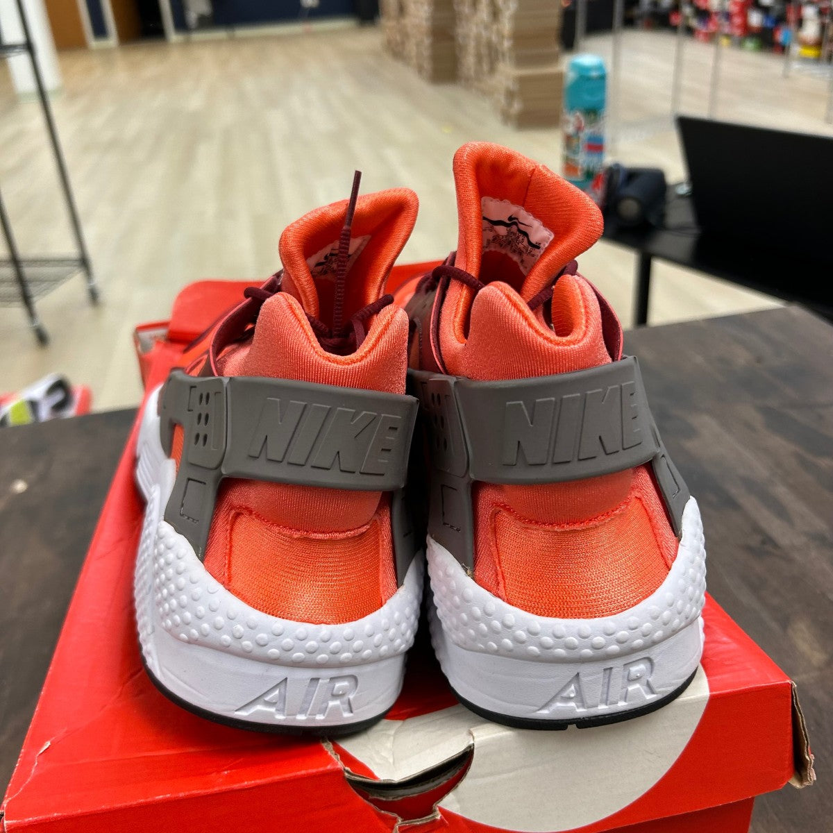 Coral Red Nike Air Huarache Size 14 (Pre-Owned) - Image 4
