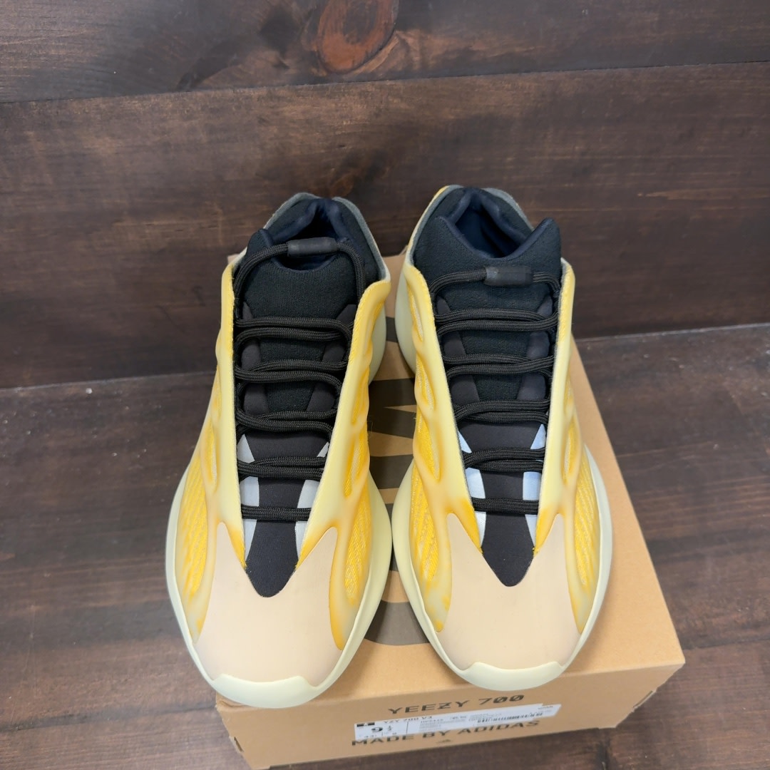 adidas Yeezy 700 V3 Mono Safflower Size 9.5 (Pre-Owned) - Image 3