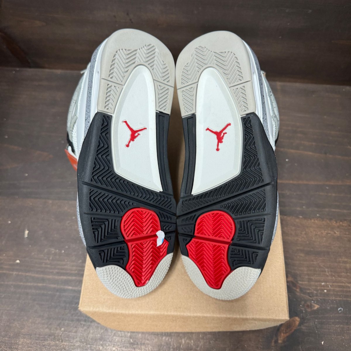 Jordan 4 Retro White Cement (2025) (GS) Size 7Y (Pre-Owned) - box