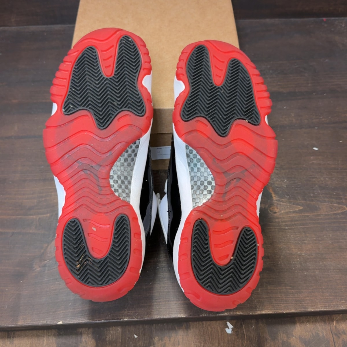 Jordan 11 Retro Low Concord Bred Size 9.5 (Pre-Owned) - Image 8