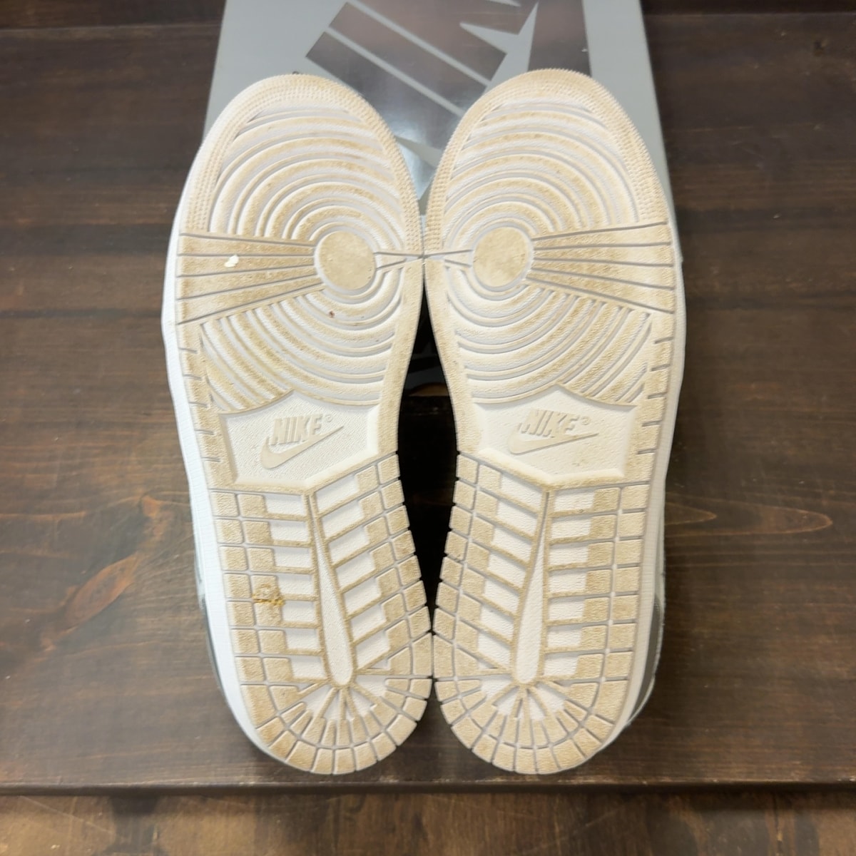 Jordan 1 Low OG Metallic Silver - Image 8