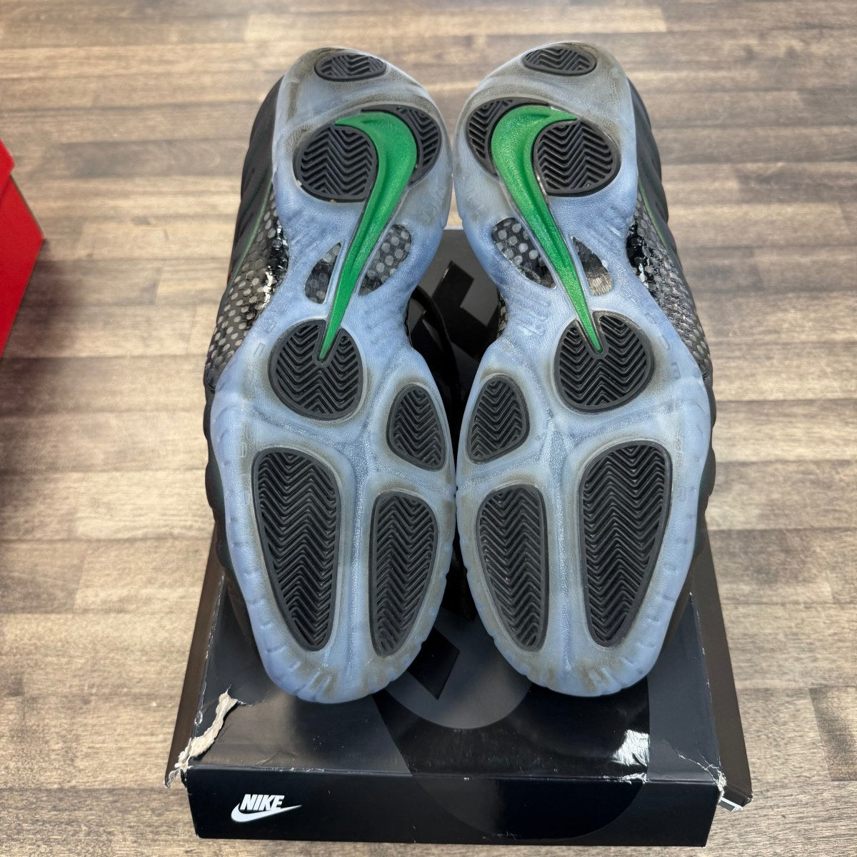 Nike Air Foamposite Pro Pine Green (2025) Size 12 (Pre-Owned) - Image 4