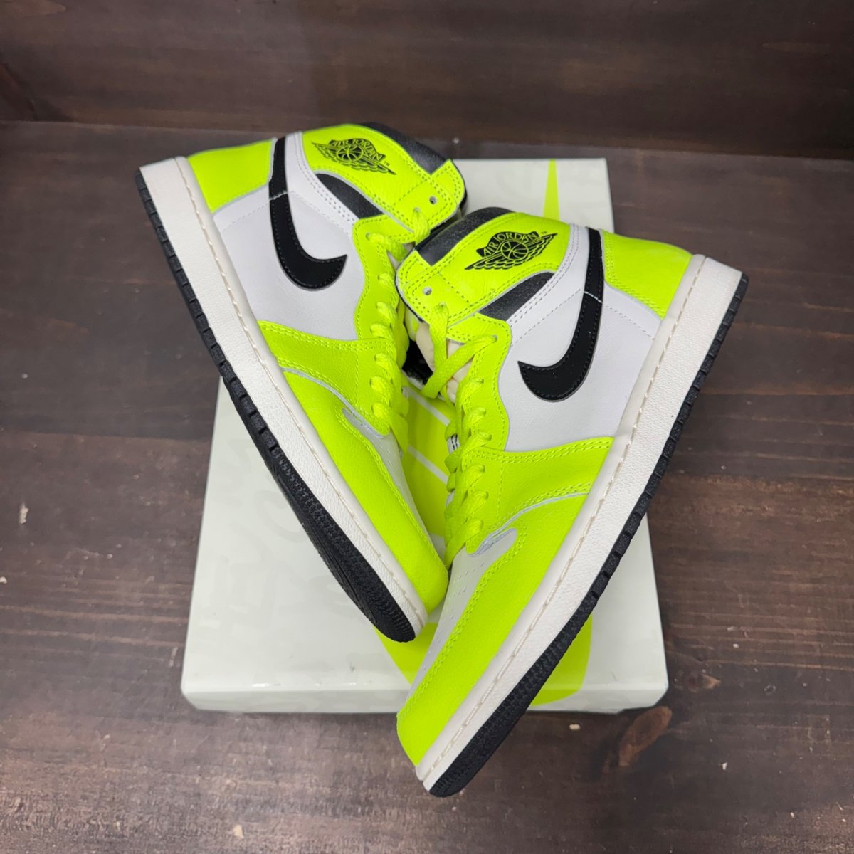Jordan 1 Retro High OG Visionaire Size 9 (Pre-Owned) - back