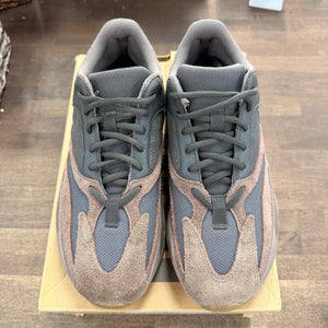 adidas Yeezy Boost 700 Mauve Size 10 (Pre-Owned) - Image 2