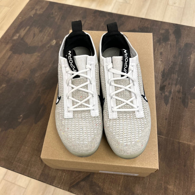 Nike Air VaporMax 2021 FK White Black Metallic Silver Size 6 (Pre-Owned) - Image 2