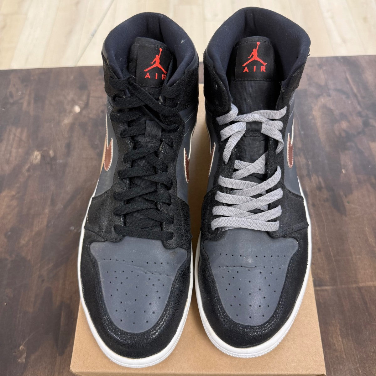 Jordan 1 Retro Bronze Medal Size 12 (Pre-Owned)