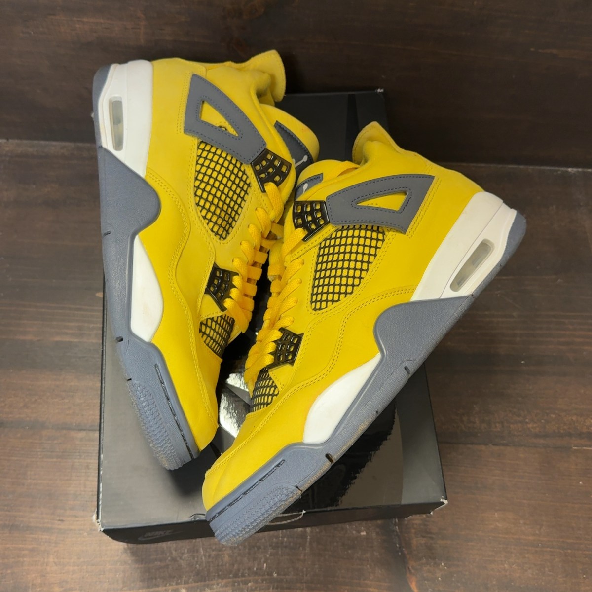 Jordan 4 Retro Lightning (2021) Size 10 (Pre-Owned) - Image 2