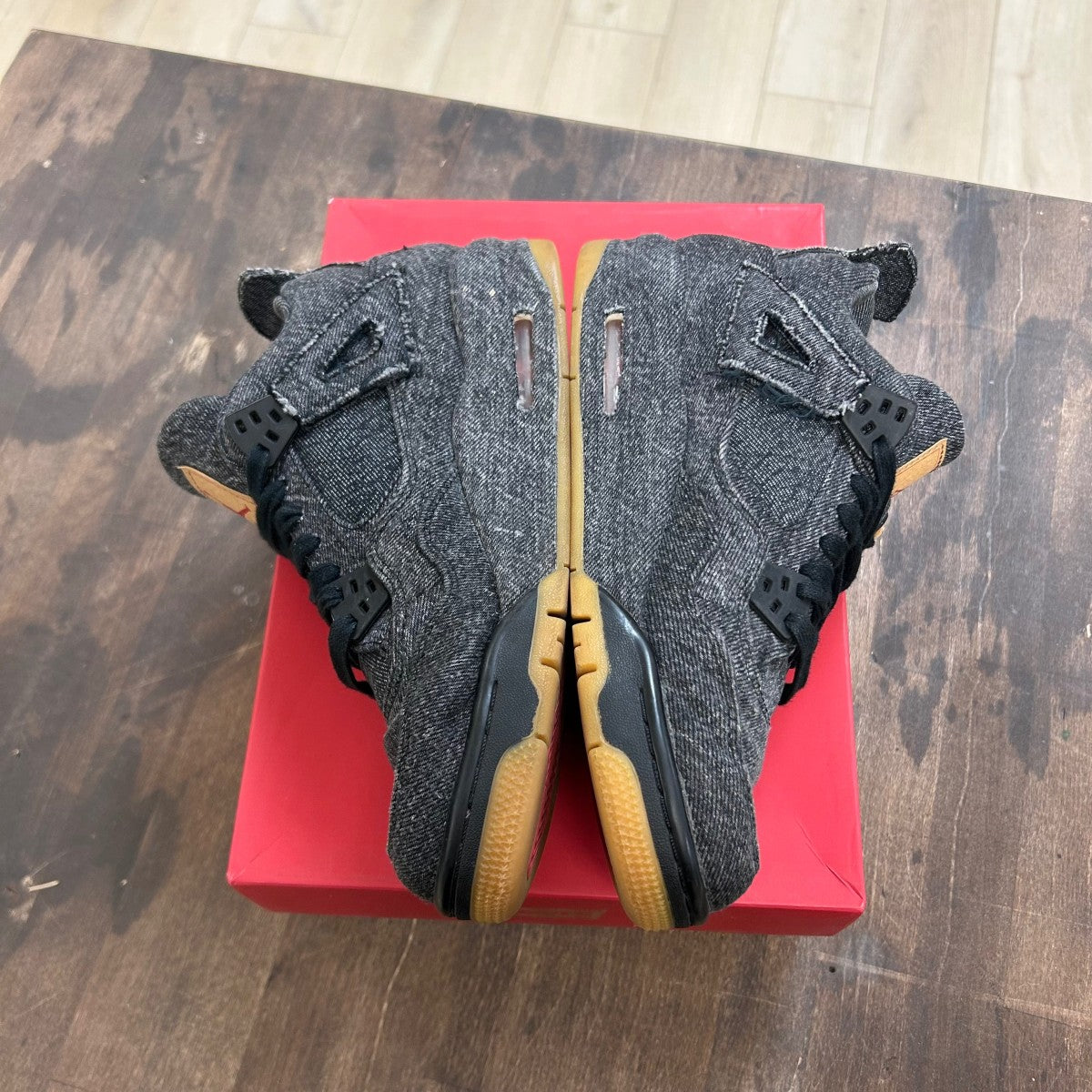 Jordan 4 Retro Levi's Black (GS) (Blank Tag) Size 6Y (Pre-Owned) - Image 3