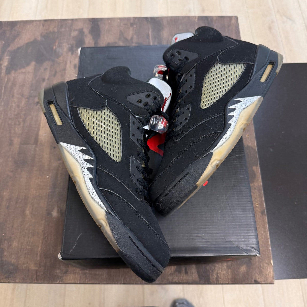 Jordan 5 Retro Black Metallic (2016) Size 13 (Pre-Owned)