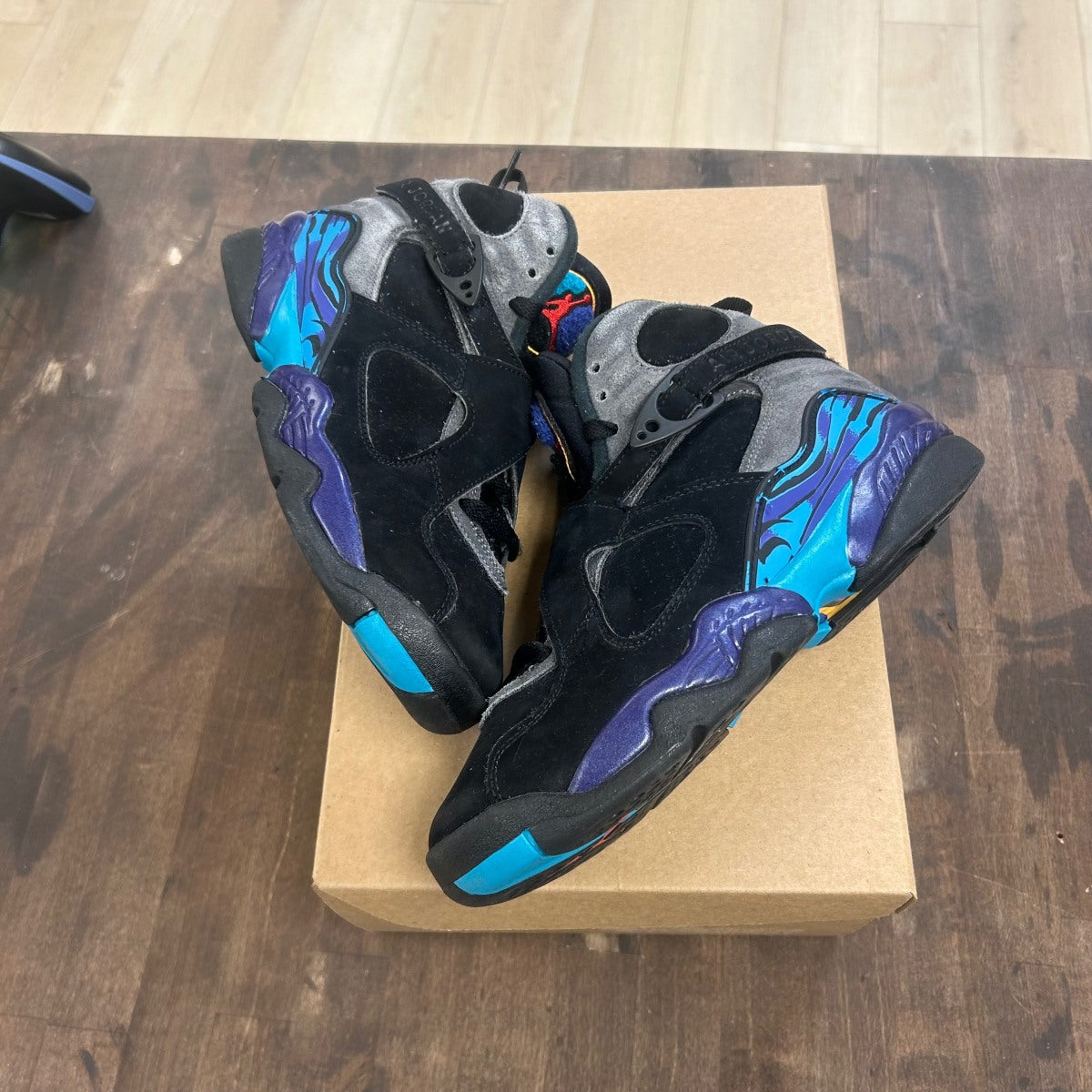Jordan 8 Retro Aqua (2025) (GS) Size 5.5Y (Pre-Owned) - Image 1