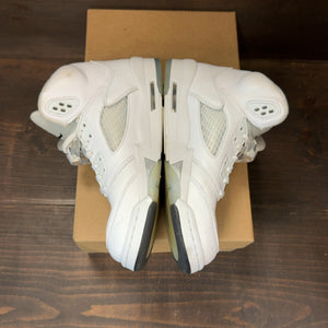 Jordan 5 Retro White Metallic (2026) (GS) Size 7Y (Pre-Owned) - Image 4