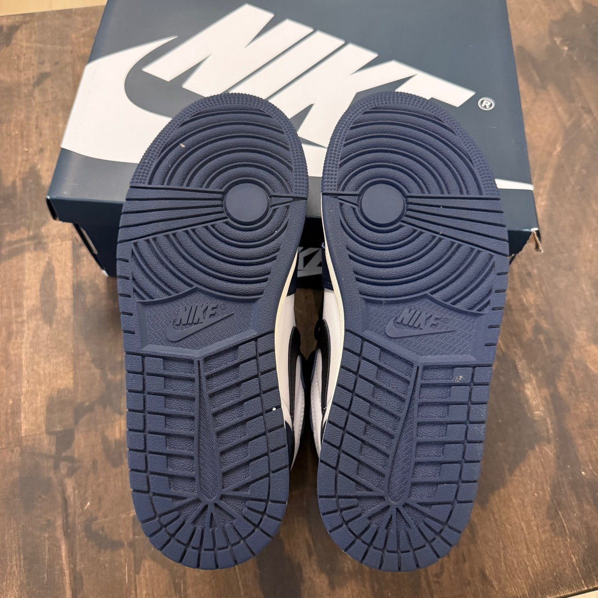 Jordan 1 Retro High OG Midnight Navy - Image 5