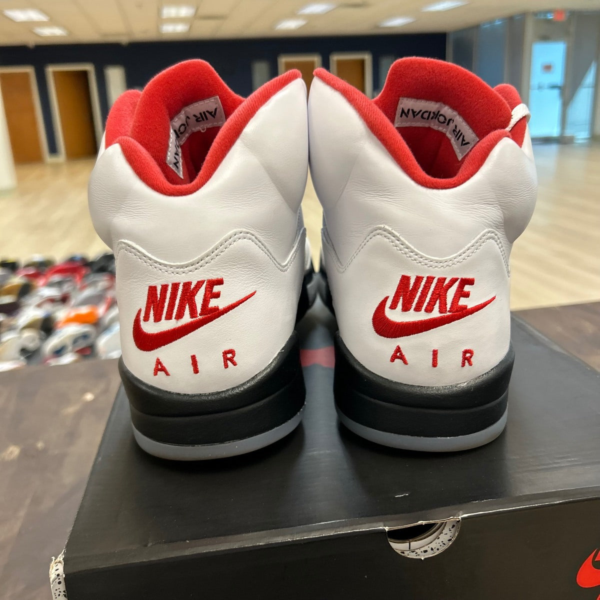 Jordan 5 Retro Fire Red Silver Tongue (2020) - Image 4