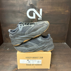 adidas Yeezy Boost 700 Utility Black Size 11 (Pre-Owned) - Image 1