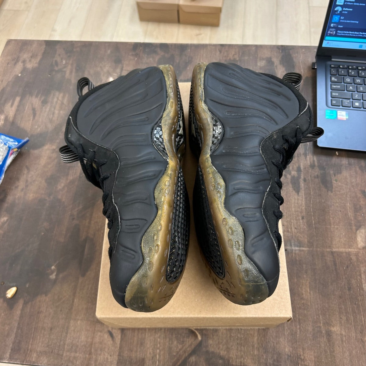 Nike Air Foamposite One Stealth Size 13 (Pre-Owned) - Image 3