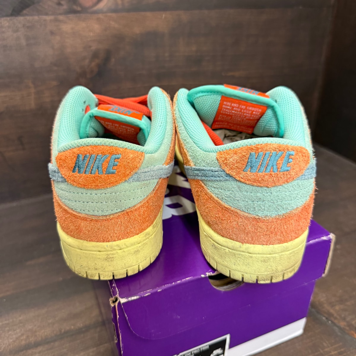 Nike SB Dunk Low Orange Emerald Rise - Image 3
