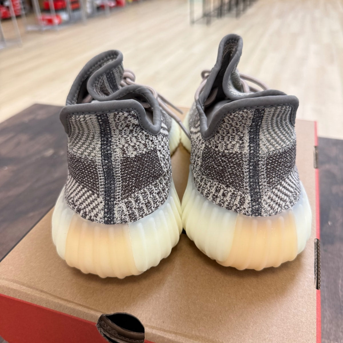 adidas Yeezy Boost 350 V2 Zyon Size 9 (Pre-Owned) - Image 4