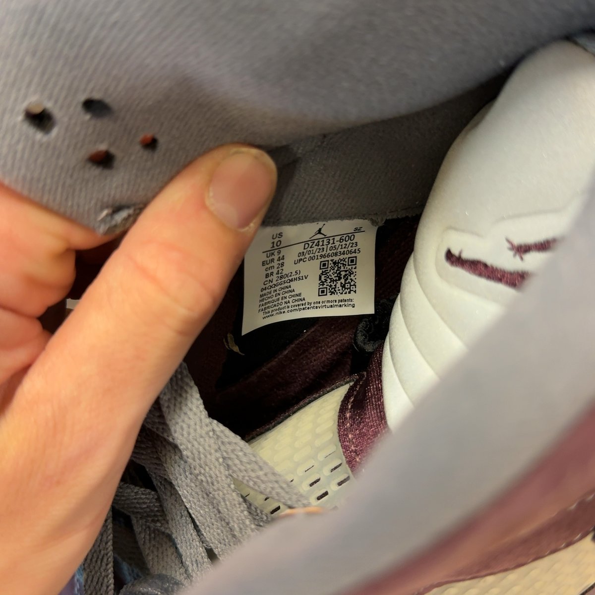 Jordan 5 Retro Burgundy (2023) Size 10 (Pre-Owned) - aux