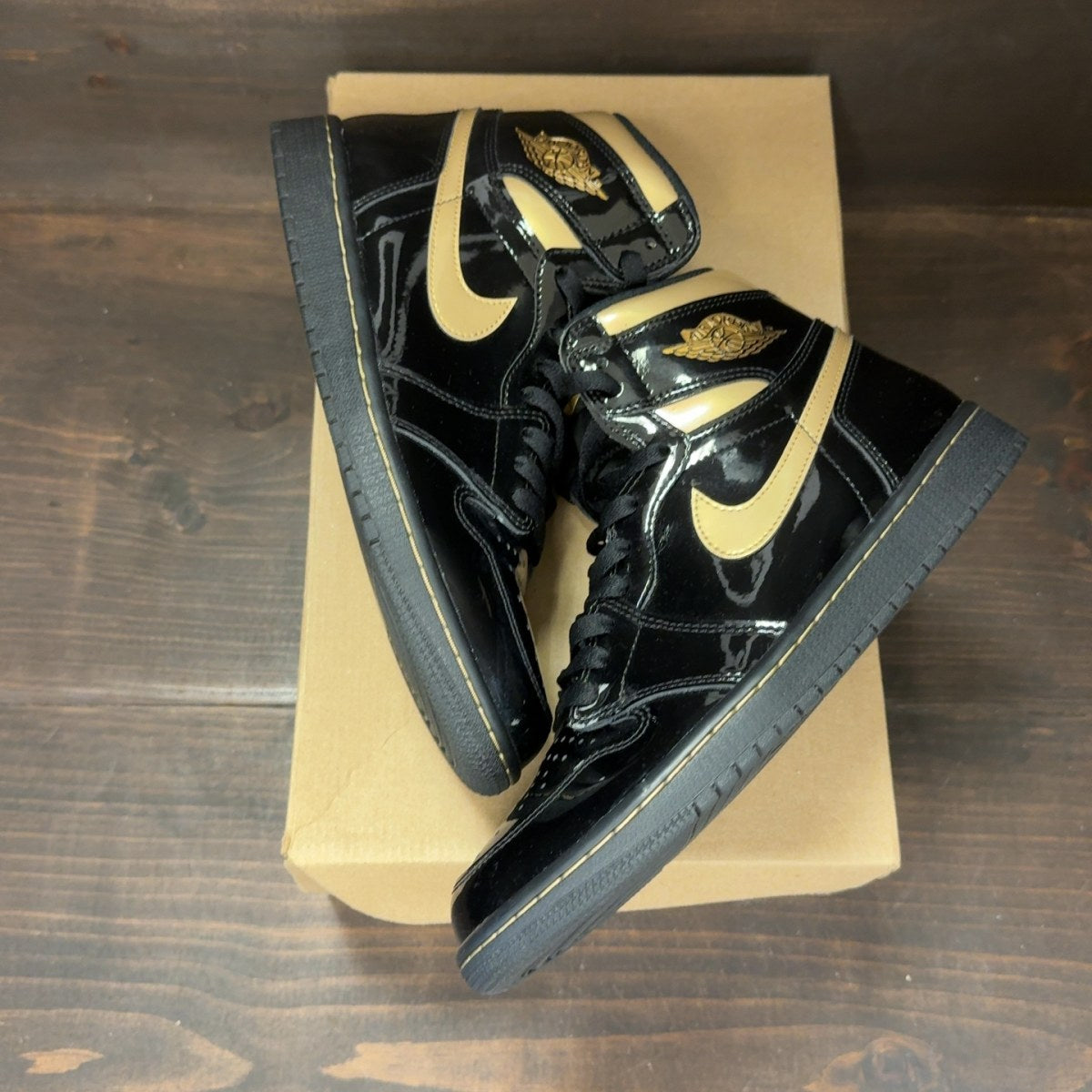 Jordan 1 Retro High Black Metallic Gold (2020) Size 8 (Pre-Owned) - Image 2