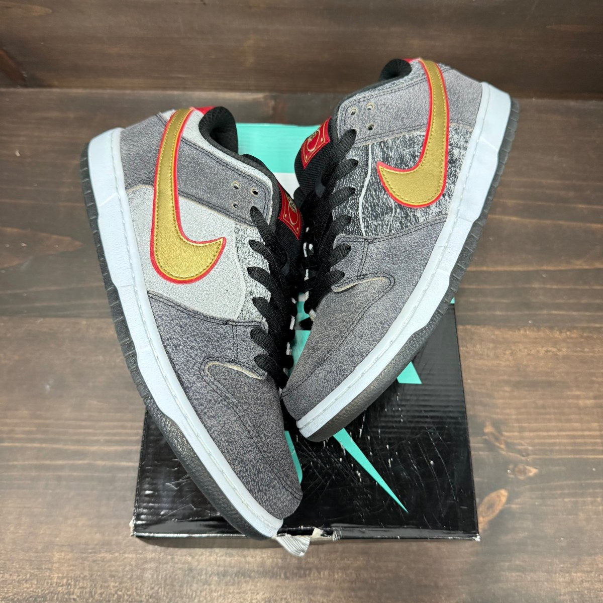 Nike SB Dunk Low Beijing Metallic Gold - Image 2