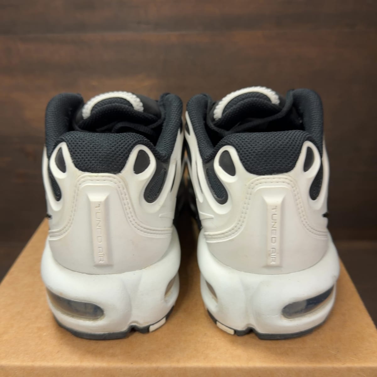 Nike Air Max Plus Drift White Black Metallic Silver Size 6 (Pre-Owned) - aux