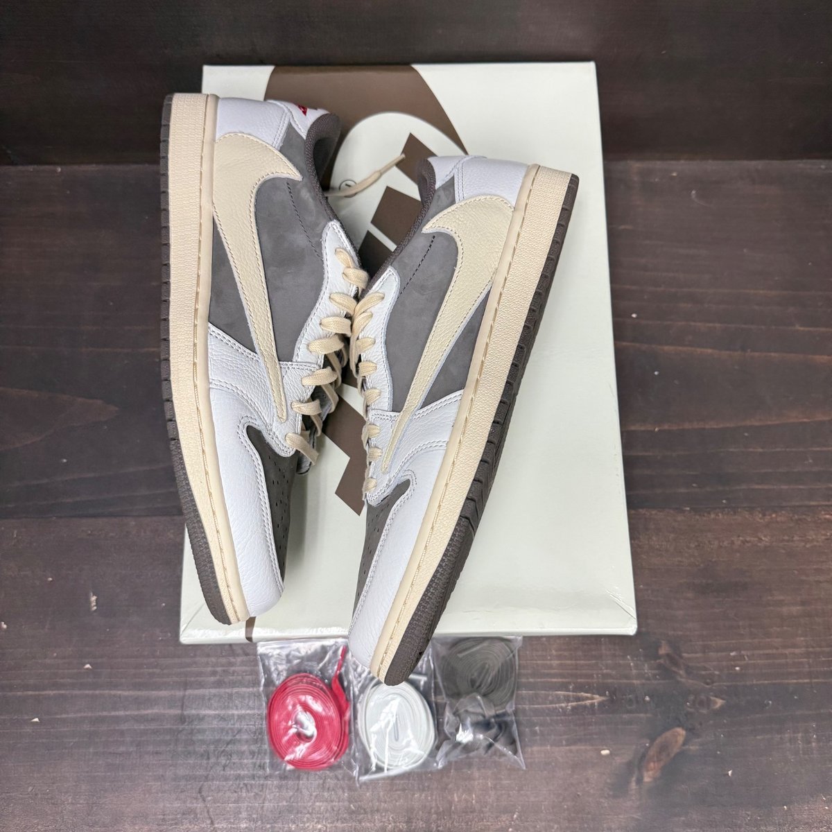 Jordan 1 Retro Low OG SP Travis Scott Reverse Mocha Size 10 (Pre-Owned) - tag