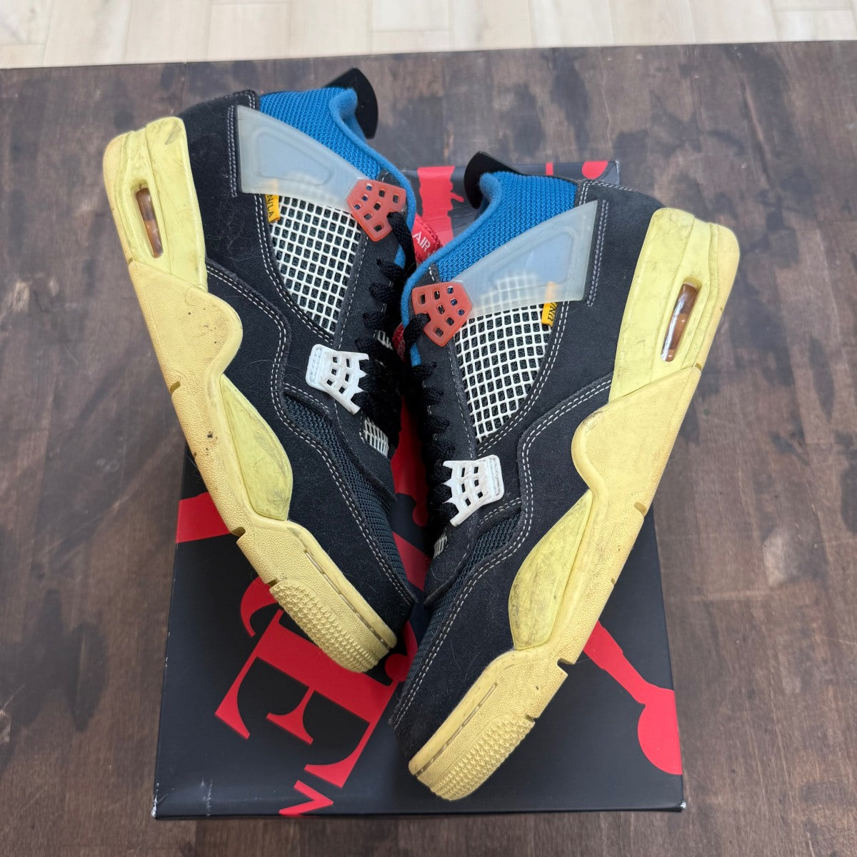 Jordan 4 Retro Union Off Noir Size 9.5 (Pre-Owned) - Image 1