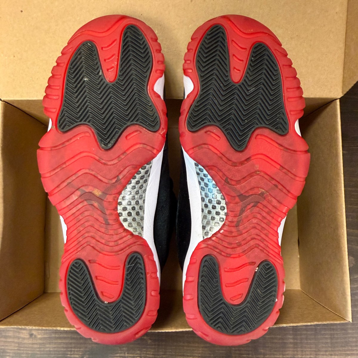 Jordan 11 Retro Low Bred (2025) Size 9 (Pre-Owned) - Image 6