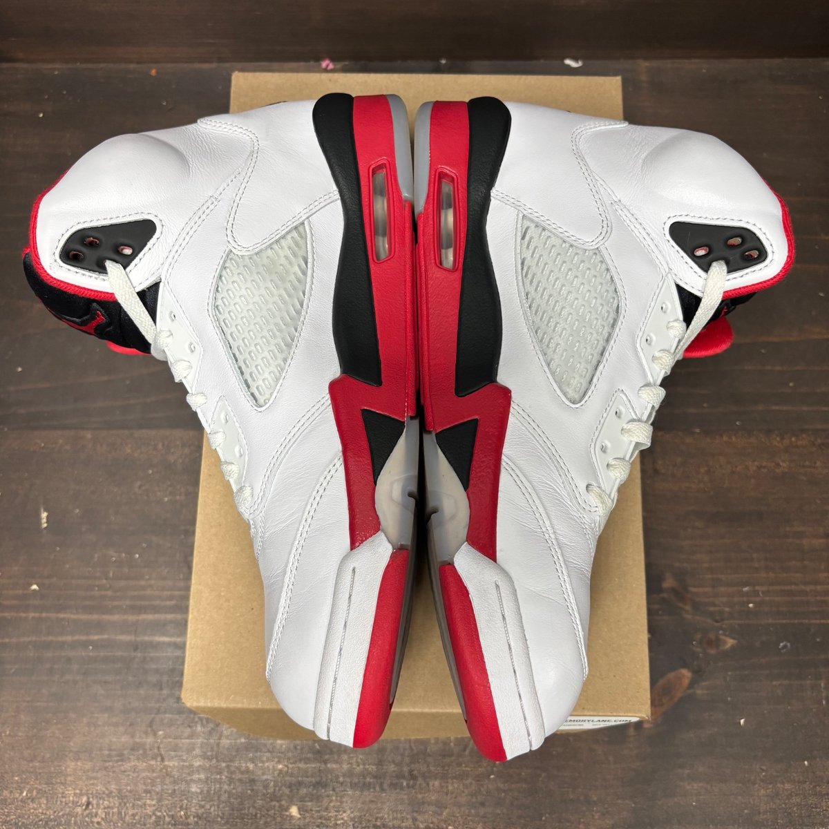 Jordan 5 Retro Fire Red Black Tongue (2025) Size 11 (Pre-Owned) - tag