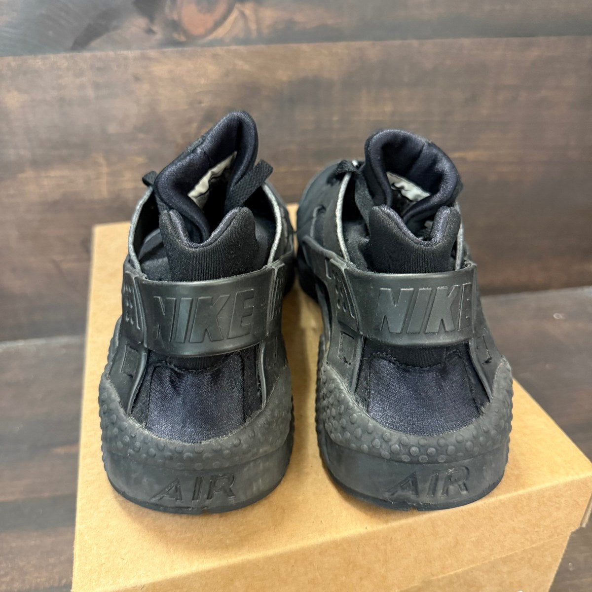 Nike Air Huarache Triple Black Size 11.5 (Pre-Owned) - Image 3