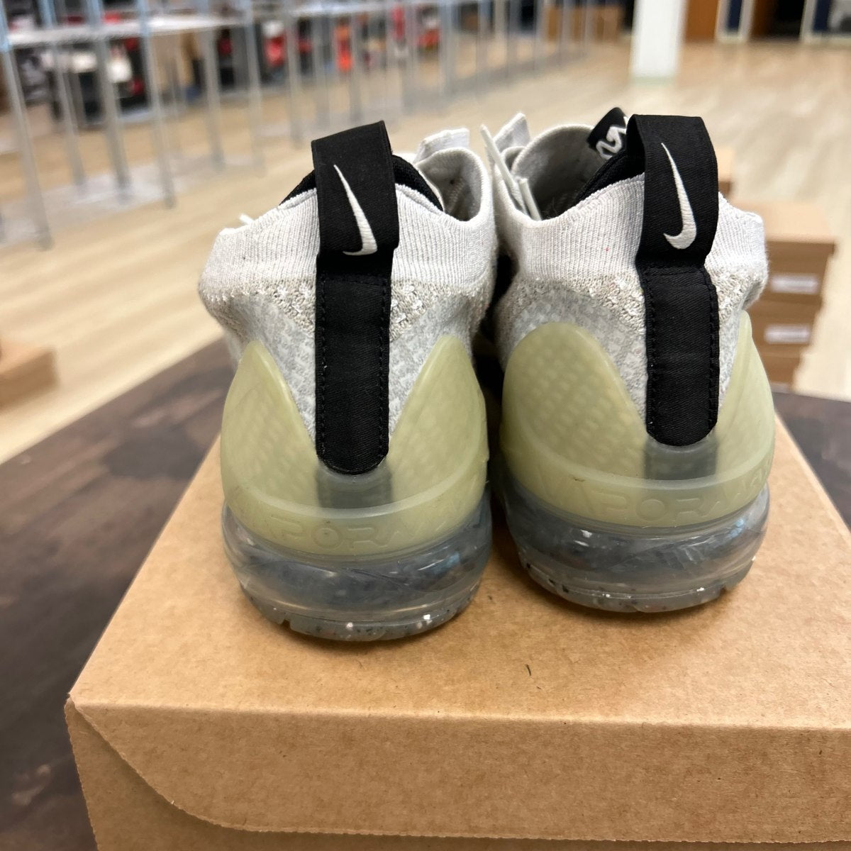 Nike Air VaporMax 2021 FK White Black Metallic Silver Size 8.5 (Pre-Owned) - Image 4