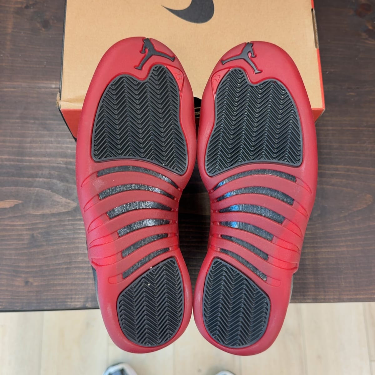 Jordan 12 Retro Flu Game (2025) Size 8.5 (Pre-Owned) - aux