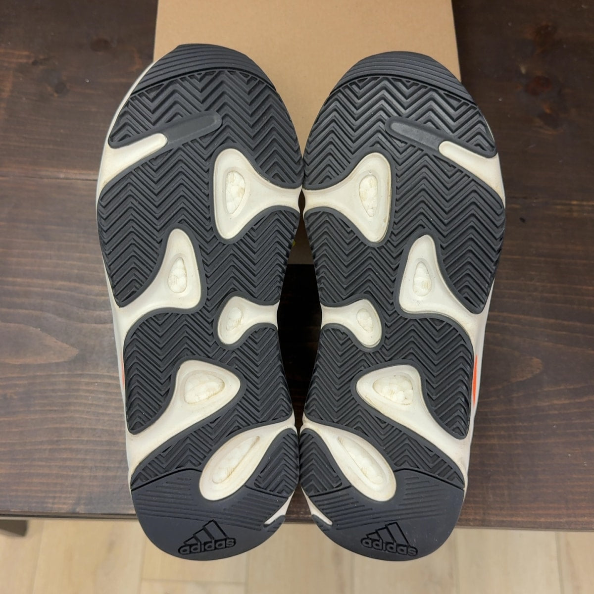 adidas Yeezy Boost 700 Wave Runner Size 11.5 (Pre-Owned) - aux