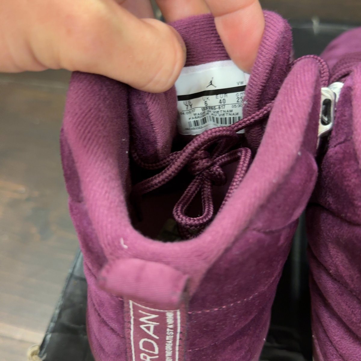 Jordan 12 Retro Bordeaux (GS) Size 7Y (Pre-Owned) - aux