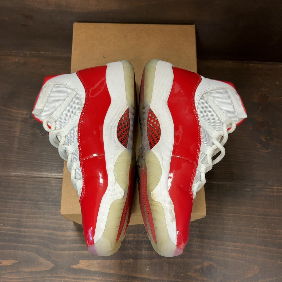 Jordan 11 Retro Cherry (2022) Size 10 (Pre-Owned) - aux