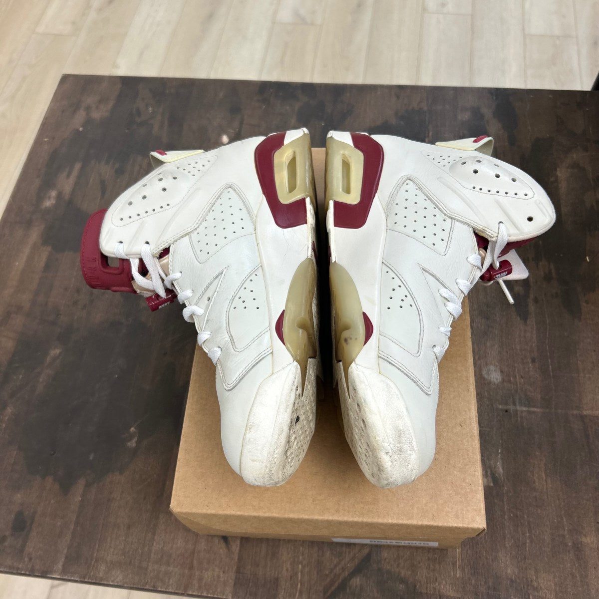 Jordan 6 Retro Maroon (2015) Size 11 (Pre-Owned) - Image 3